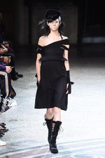 ヨウジヤマモト 2017年春夏コレクション - 仕立て屋が手掛けるフェミニンな着崩し｜写真1