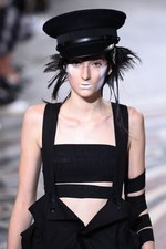 ヨウジヤマモト 2017年春夏コレクション - 仕立て屋が手掛けるフェミニンな着崩し｜写真5