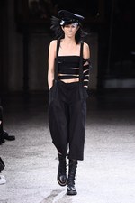 ヨウジヤマモト 2017年春夏コレクション - 仕立て屋が手掛けるフェミニンな着崩し｜写真6