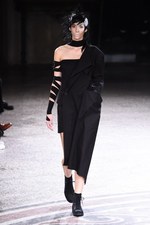 ヨウジヤマモト 2017年春夏コレクション - 仕立て屋が手掛けるフェミニンな着崩し｜写真11