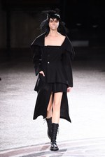 ヨウジヤマモト 2017年春夏コレクション - 仕立て屋が手掛けるフェミニンな着崩し｜写真21