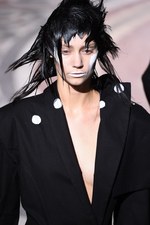 ヨウジヤマモト 2017年春夏コレクション - 仕立て屋が手掛けるフェミニンな着崩し｜写真33