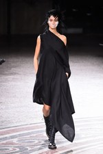 ヨウジヤマモト 2017年春夏コレクション - 仕立て屋が手掛けるフェミニンな着崩し｜写真43