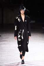ヨウジヤマモト 2017年春夏コレクション - 仕立て屋が手掛けるフェミニンな着崩し｜写真59