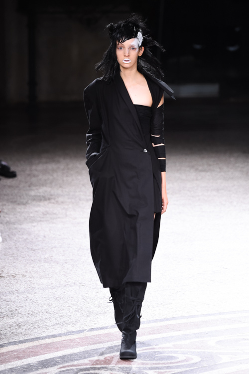 ヨウジヤマモト(Yohji Yamamoto) 2017年春夏ウィメンズコレクション  - 写真13