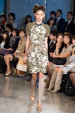 強さも感じるフラワープリント - ユマコシノ(YUMA KOSHINO) 2012年春夏コレクション｜写真41