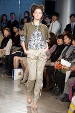 強さも感じるフラワープリント - ユマコシノ(YUMA KOSHINO) 2012年春夏コレクション｜写真43