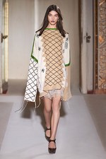 アクネ ストゥディオズ 2017年春夏ウィメンズコレクション - 世界中の文化が手を繋いで輪になる｜写真9