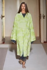 アクネ ストゥディオズ 2017年春夏ウィメンズコレクション - 世界中の文化が手を繋いで輪になる｜写真13