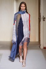 アクネ ストゥディオズ 2017年春夏ウィメンズコレクション - 世界中の文化が手を繋いで輪になる｜写真21