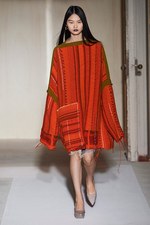 アクネ ストゥディオズ 2017年春夏ウィメンズコレクション - 世界中の文化が手を繋いで輪になる｜写真24