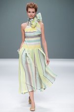 現代に生きるやまとなでしこの心意気を表現 - ユキコハナイ(Yukiko Hanai) 2012年春夏コレクション｜写真23