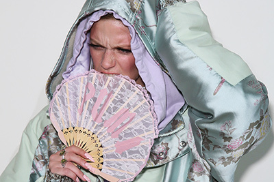 リアーナ｜フェンティ プーマ バイ リアーナ 17年春夏 -  ロココ×スポーツ、現代版マリー・アントワネット