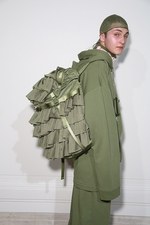 フェンティ プーマ バイ リアーナ 17年春夏 -  ロココ×スポーツ、現代版マリー・アントワネット｜写真25