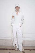 フェンティ プーマ バイ リアーナ 17年春夏 -  ロココ×スポーツ、現代版マリー・アントワネット｜写真37