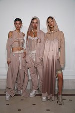 フェンティ プーマ バイ リアーナ 17年春夏 -  ロココ×スポーツ、現代版マリー・アントワネット｜写真54