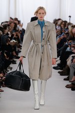 バレンシアガ 2017年春夏コレクション - 興味関心を素材に向けて、新たな挑戦の始まり｜写真1