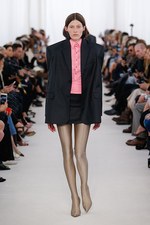 バレンシアガ 2017年春夏コレクション - 興味関心を素材に向けて、新たな挑戦の始まり｜写真10