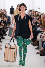 バレンシアガ 2017年春夏コレクション - 興味関心を素材に向けて、新たな挑戦の始まり｜写真18