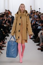 バレンシアガ 2017年春夏コレクション - 興味関心を素材に向けて、新たな挑戦の始まり｜写真22