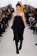 バレンシアガ 2017年春夏コレクション - 興味関心を素材に向けて、新たな挑戦の始まり｜写真38