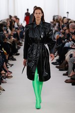 バレンシアガ 2017年春夏コレクション - 興味関心を素材に向けて、新たな挑戦の始まり｜写真44