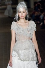 純情な甘い夢と現実の混在 - ノゾミイシグロ オートクチュール(NOZOMI ISHIGURO Haute Couture) 2012年春夏コレクション｜写真12
