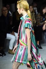 sacai 2017年春夏コレクション - フレアラインの新生ユニフォーム｜写真2