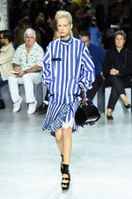 sacai 2017年春夏コレクション - フレアラインの新生ユニフォーム｜写真16