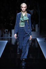 エンポリオ アルマーニ  2017年春夏ウィメンズコレクション - ブランド初パリでのランウェイショー｜写真1