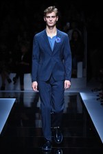 エンポリオ アルマーニ  2017年春夏ウィメンズコレクション - ブランド初パリでのランウェイショー｜写真2