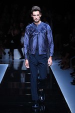 エンポリオ アルマーニ  2017年春夏ウィメンズコレクション - ブランド初パリでのランウェイショー｜写真7