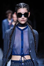 エンポリオ アルマーニ  2017年春夏ウィメンズコレクション - ブランド初パリでのランウェイショー｜写真9