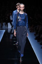 エンポリオ アルマーニ  2017年春夏ウィメンズコレクション - ブランド初パリでのランウェイショー｜写真11