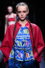 エンポリオ アルマーニ  2017年春夏ウィメンズコレクション - ブランド初パリでのランウェイショー｜写真14