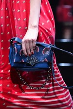 エンポリオ アルマーニ  2017年春夏ウィメンズコレクション - ブランド初パリでのランウェイショー｜写真16