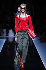 エンポリオ アルマーニ  2017年春夏ウィメンズコレクション - ブランド初パリでのランウェイショー｜写真19