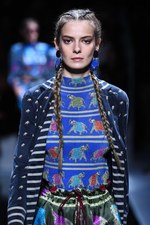 エンポリオ アルマーニ  2017年春夏ウィメンズコレクション - ブランド初パリでのランウェイショー｜写真22