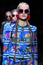 エンポリオ アルマーニ  2017年春夏ウィメンズコレクション - ブランド初パリでのランウェイショー｜写真24