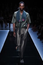 エンポリオ アルマーニ  2017年春夏ウィメンズコレクション - ブランド初パリでのランウェイショー｜写真33