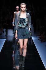 エンポリオ アルマーニ  2017年春夏ウィメンズコレクション - ブランド初パリでのランウェイショー｜写真35