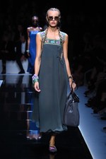 エンポリオ アルマーニ  2017年春夏ウィメンズコレクション - ブランド初パリでのランウェイショー｜写真36