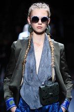 エンポリオ アルマーニ  2017年春夏ウィメンズコレクション - ブランド初パリでのランウェイショー｜写真43