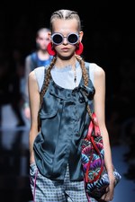 エンポリオ アルマーニ  2017年春夏ウィメンズコレクション - ブランド初パリでのランウェイショー｜写真48