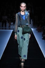 エンポリオ アルマーニ  2017年春夏ウィメンズコレクション - ブランド初パリでのランウェイショー｜写真49