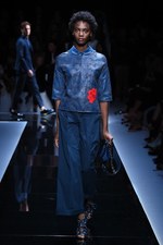 エンポリオ アルマーニ  2017年春夏ウィメンズコレクション - ブランド初パリでのランウェイショー｜写真52