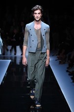 エンポリオ アルマーニ  2017年春夏ウィメンズコレクション - ブランド初パリでのランウェイショー｜写真57