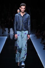 エンポリオ アルマーニ  2017年春夏ウィメンズコレクション - ブランド初パリでのランウェイショー｜写真86