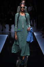 エンポリオ アルマーニ  2017年春夏ウィメンズコレクション - ブランド初パリでのランウェイショー｜写真94