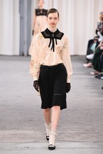 ヴェロニク ブランキーノ 2017年春夏コレクション - 開放感と目覚める少女性｜写真5